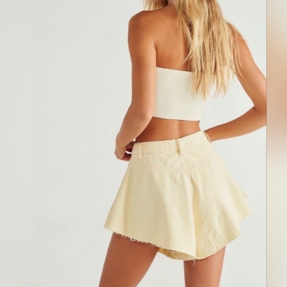 Free People Harlie High Rise Flare Denim Raw Hem Butter Yellow Shorts Size 26 - Picture 3 of 6
